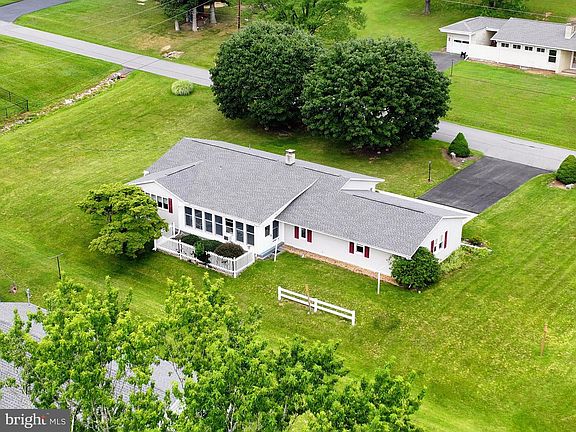 3rd image of 118 Locust Dr