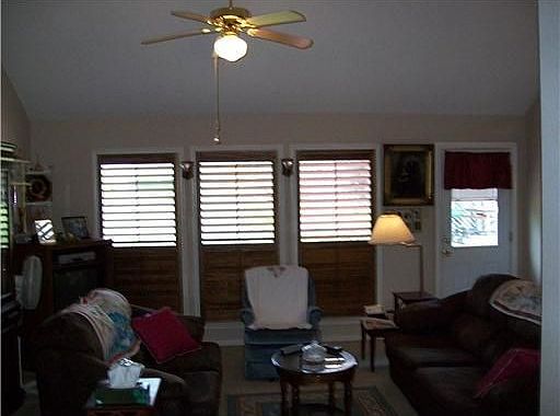 3rd image of 2095 Lakeview South Dr