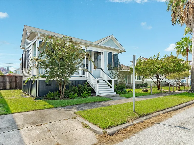 1407 Winnie St — Photo 4