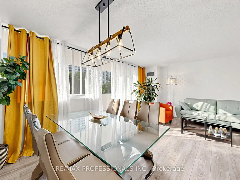 3590 Kaneff Cres #313 — Photo 10