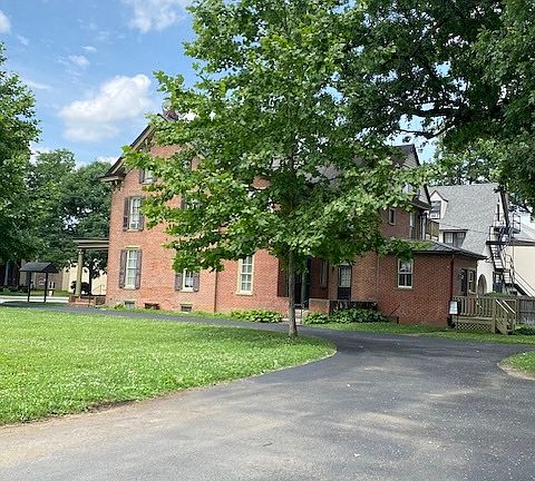 3rd image of 320 E Lancaster Ave APT 2