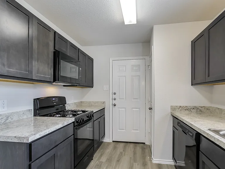 Lina Dr — Photo 8