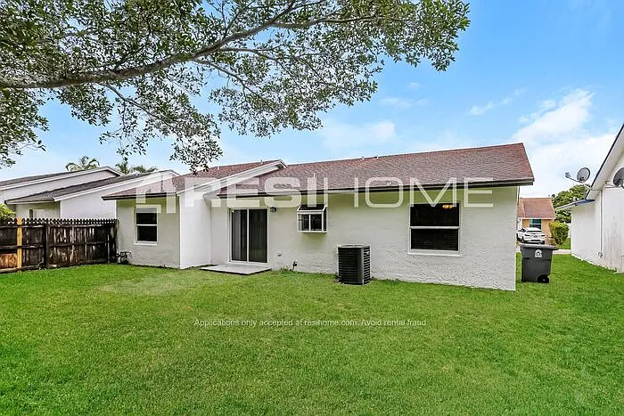 7398 Willow Springs Cir E — Photo 14
