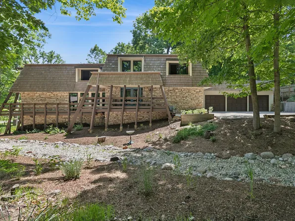 32433 N Forest Dr, Grayslake, IL 60030
