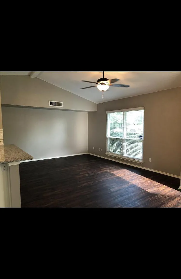 4432 Chapman St — Photo 4