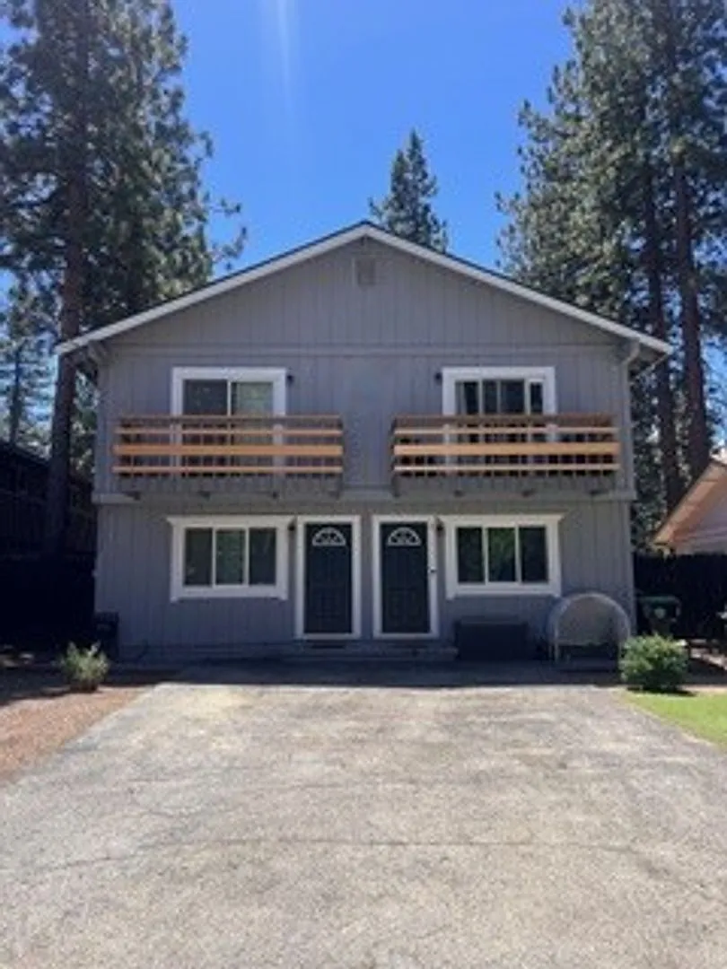 Townhouse apartment walking distance to the lake and beach. — Photo 1