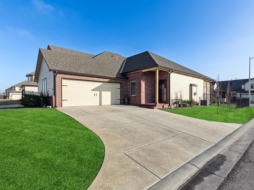 1st image of 818 N McCloud Cir Unit 305