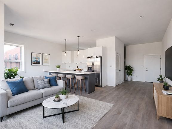 3rd image of 2920 W Belmont Ave #2R