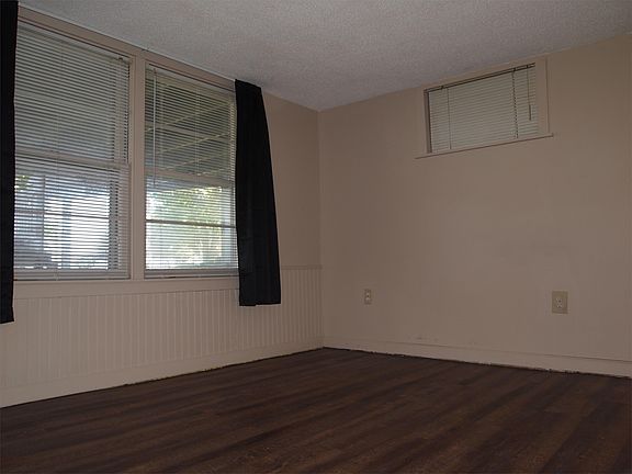 2nd image of 2560 Oakwood Dr #1