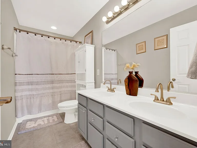 533 Rubens Cir — Photo 42