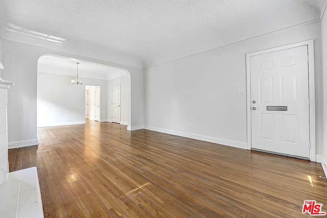 1 bed, 1.0 bath, 1100 sqft, $3,200 — Photo 3