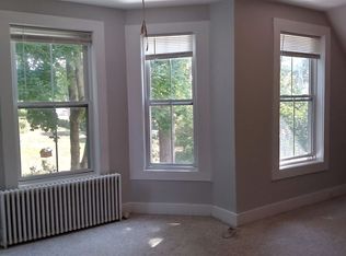 75 School St APT 10, Wakefield, RI 02879