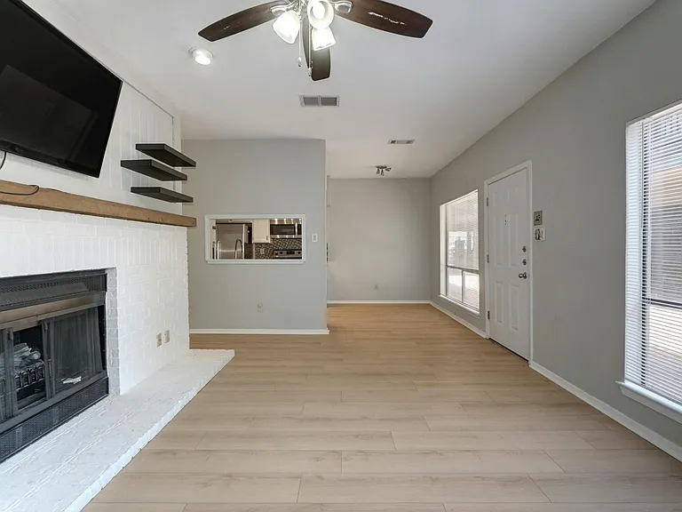 908 Poplar St #103 — Photo 8