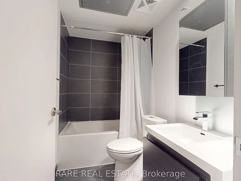 1030 King St W #26 — Photo 13