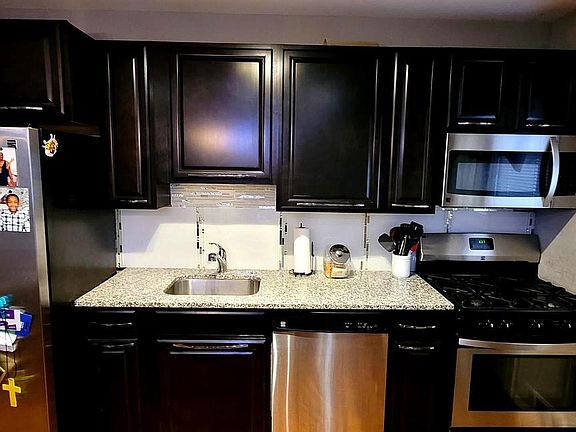 4th image of 3927 Cedardale Rd