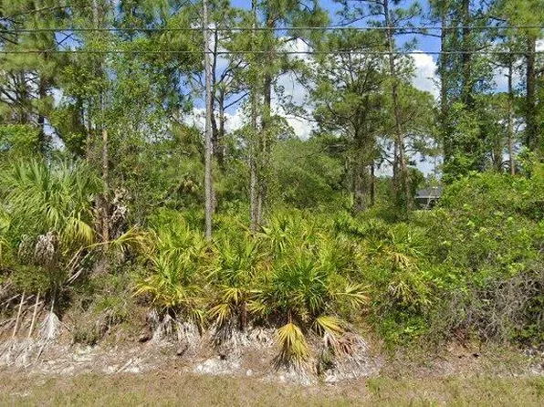 420 Maple AVE N, LEHIGH ACRES, FL 33972