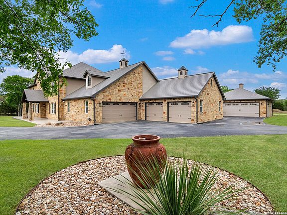 3rd image of 103 S Cibolo Hollow