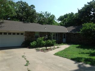612 Oakridge Dr, Bartlesville, OK 74006