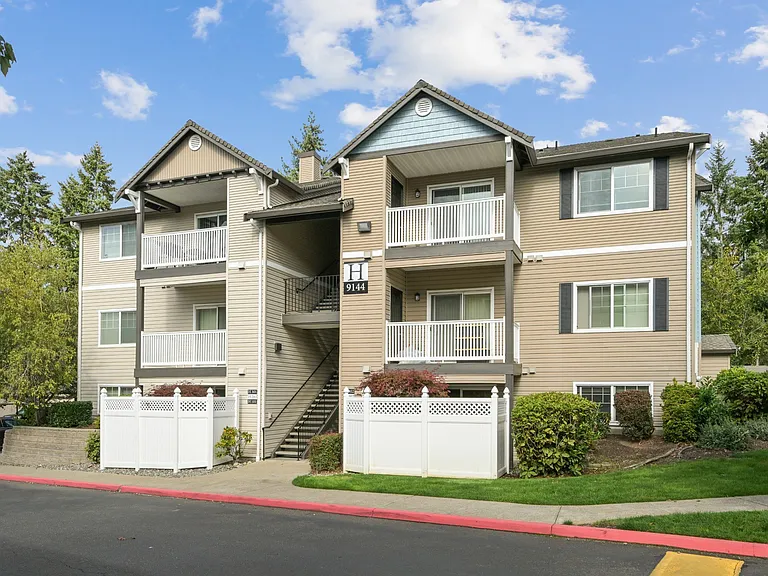 Abbey Rowe Apartments — Photo 34