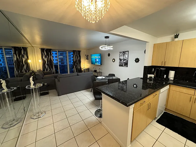 2301 Collins Ave #817 — Photo 5