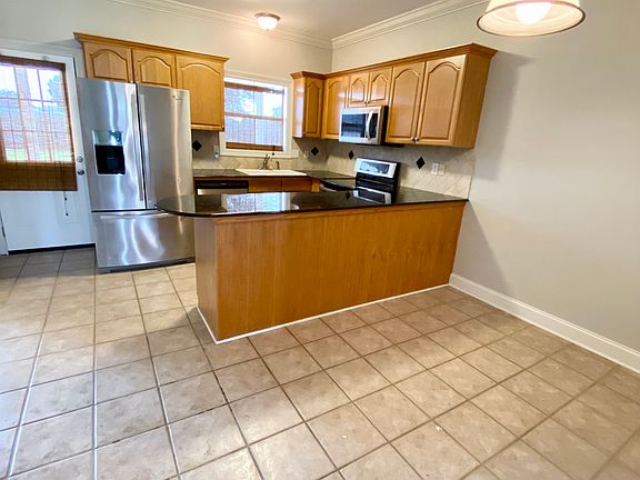 3rd image of 123 Nicole Dr