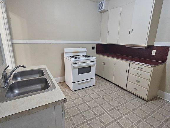 4th image of 811 E 14th St APT 3