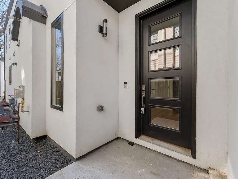 1660 Colorado Blvd — Photo 4