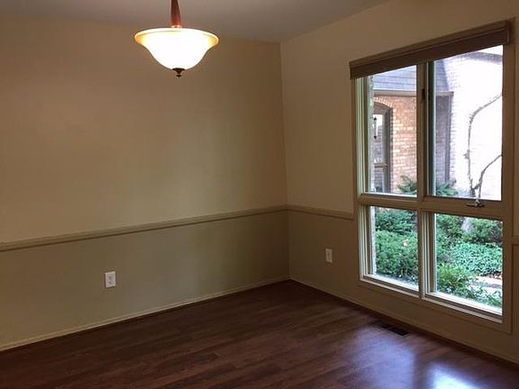 4th image of 957 Greenhills Dr