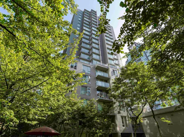 1001 Richards St #1702, Vancouver, BC V6B 1J6