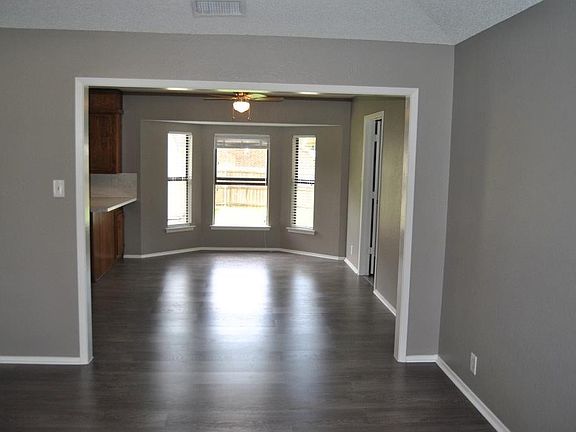 4th image of 601 N Shady Shores Dr