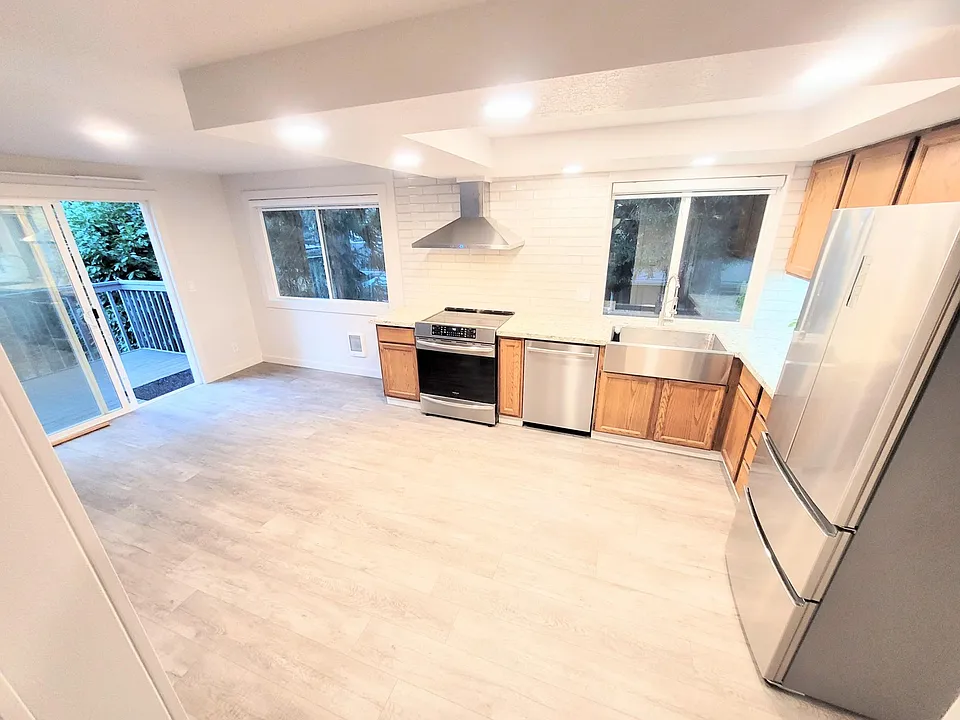 kitchen - quartz countertop, custom tile, stainless