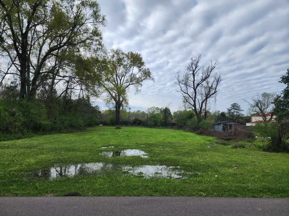 602 County Dr, Hattiesburg, MS 39401