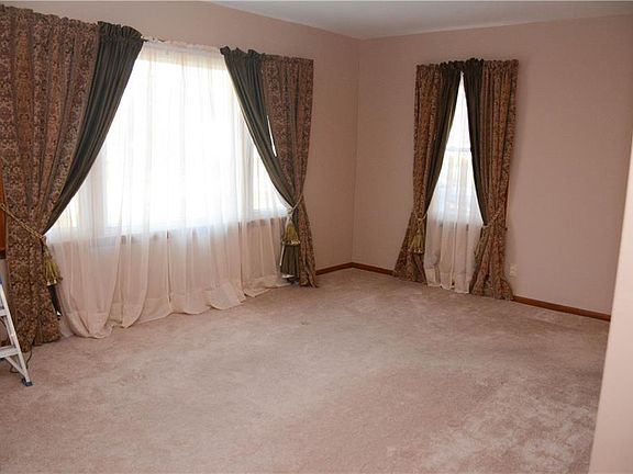 3rd image of 3747 Northview Dr