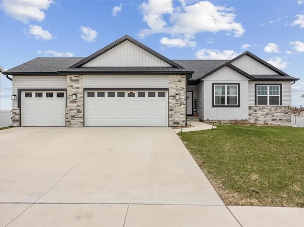 1909 Wycliffe Ct SW, Cedar Rapids, IA 52404