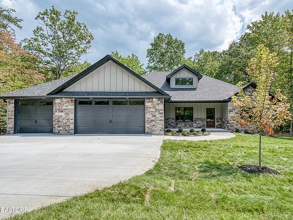 2nd image of 122 Knollwood Ln