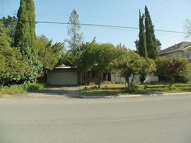 1st image of 14901 Bronson Ave