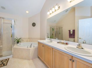 818 Kensington Ln, Livingston, NJ 07039