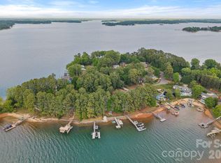 20931 Island Forest Dr, Cornelius, NC 28031
