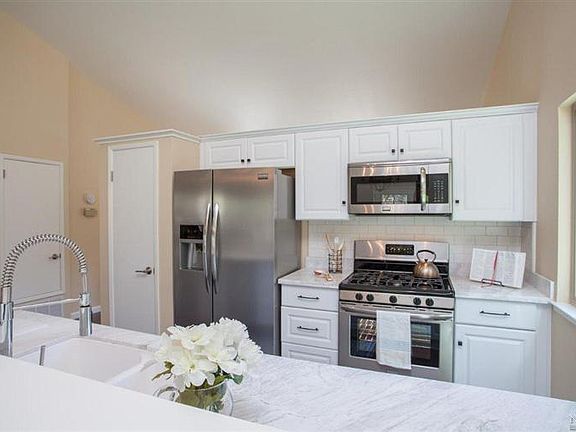 5th image of 2135 Vista Hermosa Street