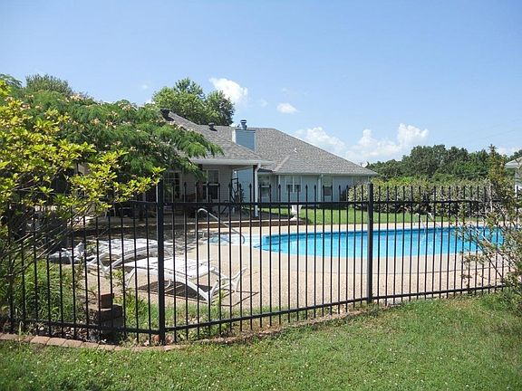 2nd image of 1406 Twin Lakes Dr