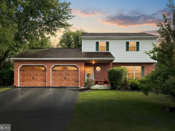 2824 Glen Hollow Dr, York, PA 17406