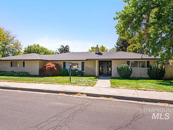 2nd image of 2138 Hillcrest Dr
