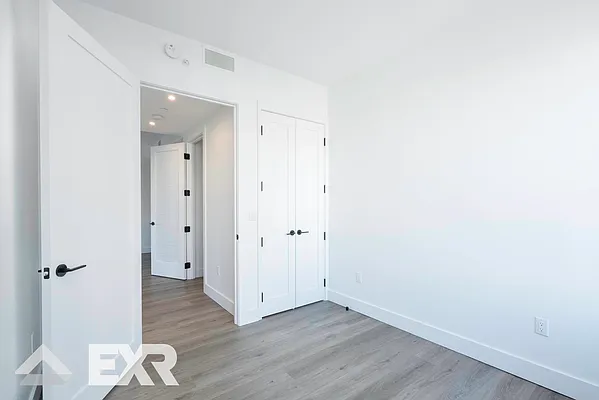 Rented by EXR | media 10