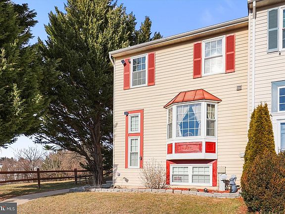 3rd image of 416 Spalding Ct