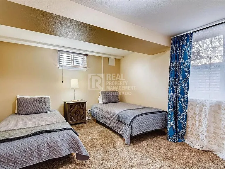 4870 Irving St — Photo 13