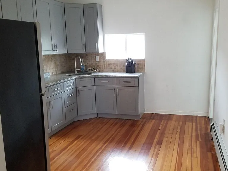 115 4th St #3 — Photo 2