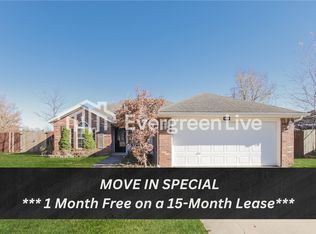520 Maplewood Dr, Centerton, AR 72719
