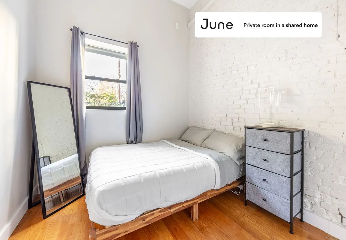 Full bedroom in 4 bed/2 bath home in Ridgewood #1466 C — Photo 1
