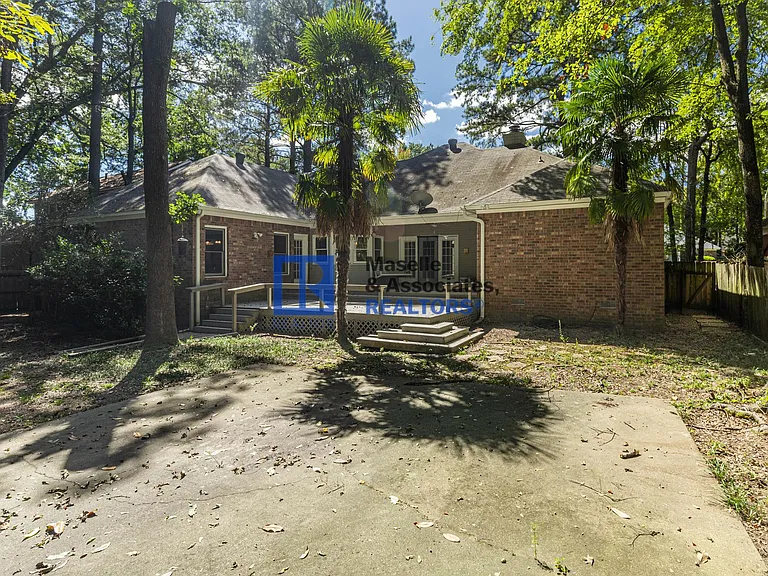 1046 Newland St — Photo 43