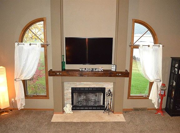 3rd image of 193 Old Meadow Ln